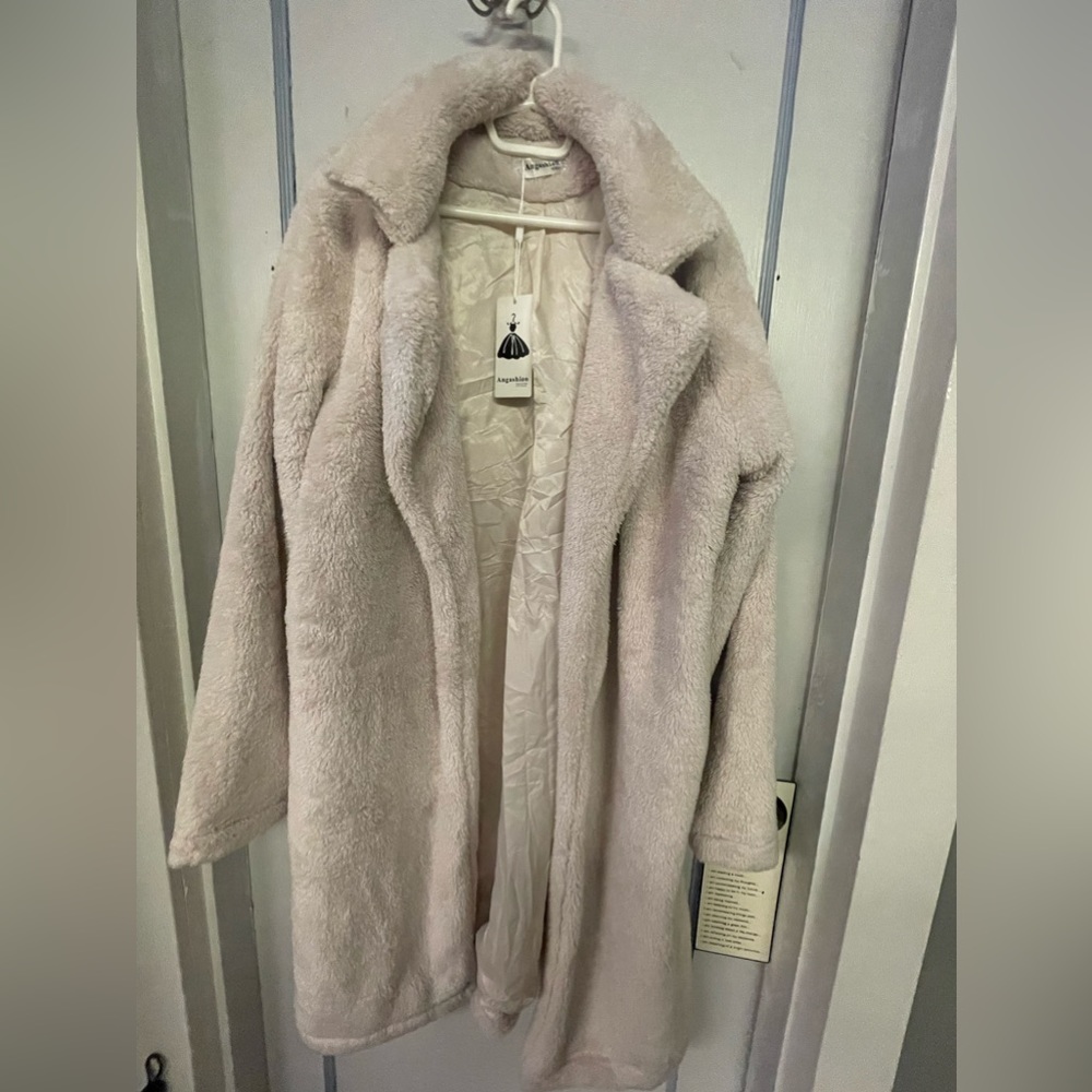 ANGASHION Sherpa Fleece oversized jacket. White/ Cream color. XXL size.